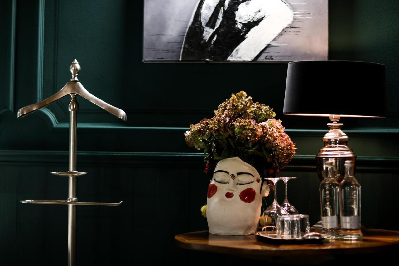 La Piazzetta Degli Artisti - Boutique B&B Bossolasco 外观 照片