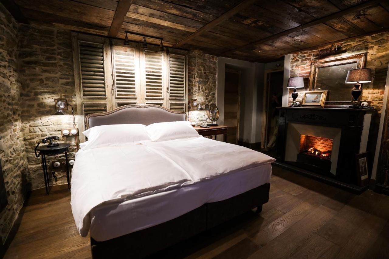 La Piazzetta Degli Artisti - Boutique B&B Bossolasco 外观 照片