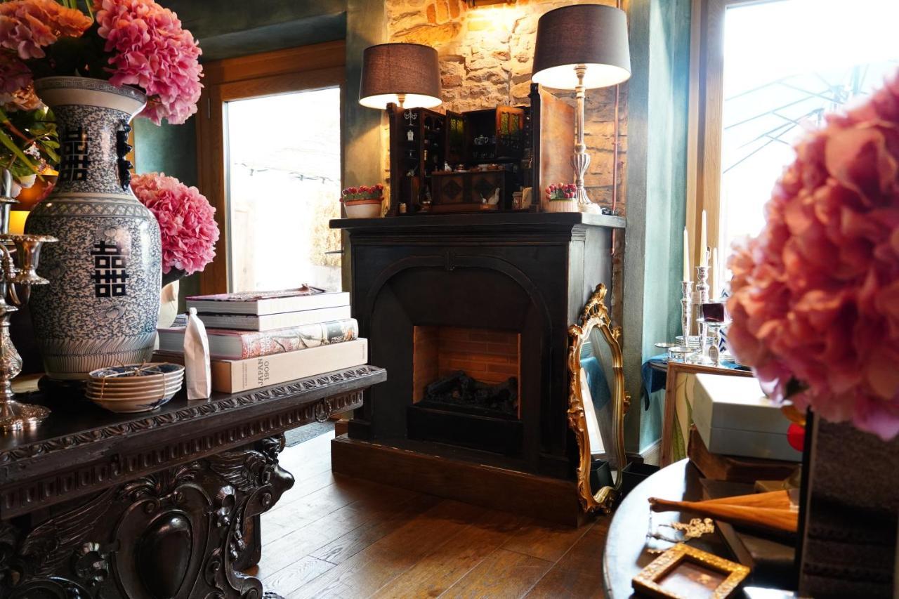 La Piazzetta Degli Artisti - Boutique B&B Bossolasco 外观 照片